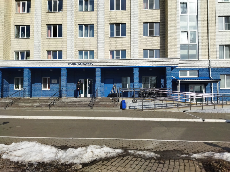 Вход в Спальный корпус.